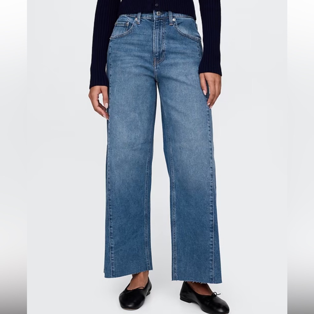 GAP High Rise Stride Flare Wide-Leg Jeans Petite Short
